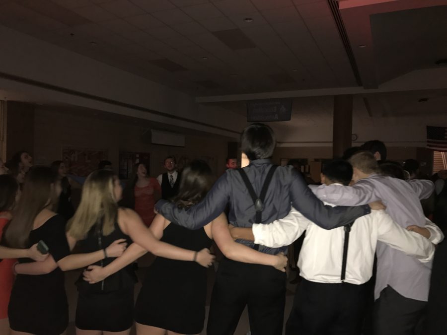 Seniors enjoy Billy Joel's "Piano Man" at Snowball.