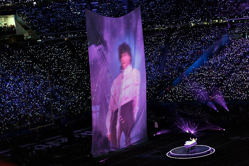 Justin Timberlake pays tribute to music artist and Minnesota native Prince during the Superbowl LII Halftime show.