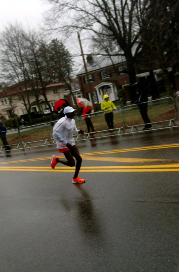 Men's second place finisher, Geoffrey Kirui of Kenya, led throughout most of the race before being overtaken.