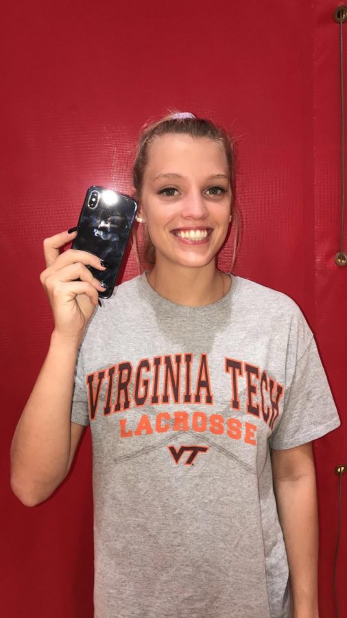 Senior Jess Bonin shows of her new Iphone XS.