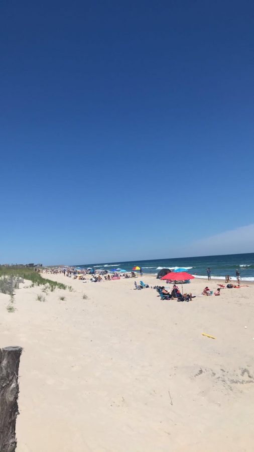 People enjoying the hot summer day in Long Beach Island. 