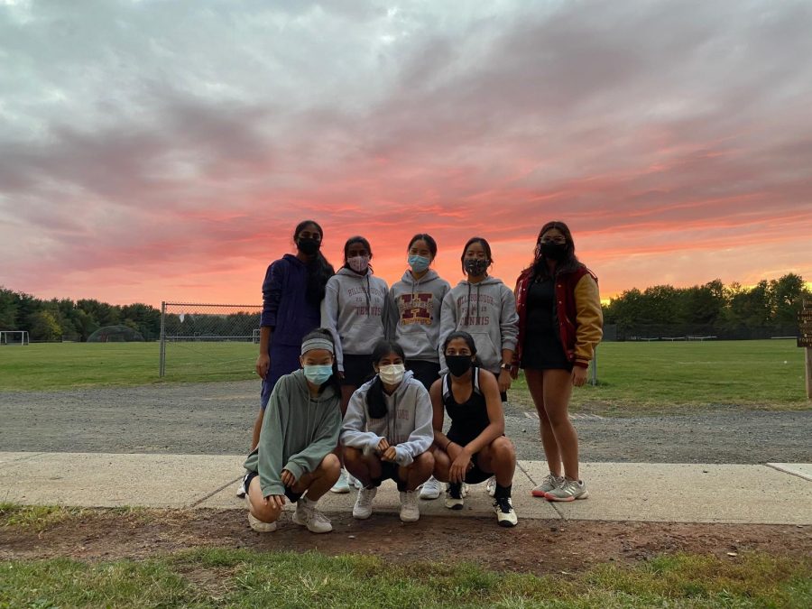 The varsity tennis team poses in masks after having a COVID-19 safe practice.