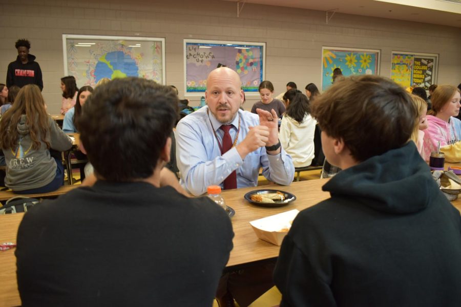 Principal JeffreyDiLollo talks with students during lunch. 